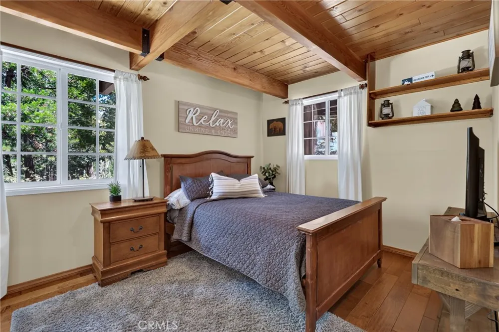 615 Grass Valley Rd Lake Arrowhead, CA 92352