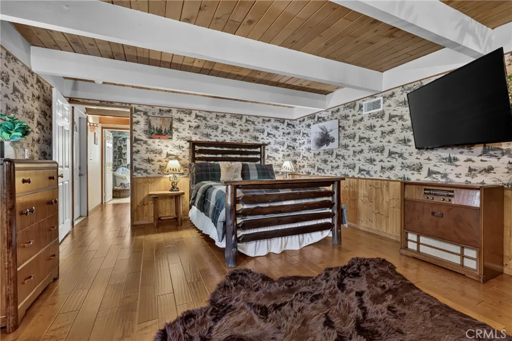 615 Grass Valley Rd Lake Arrowhead, CA 92352