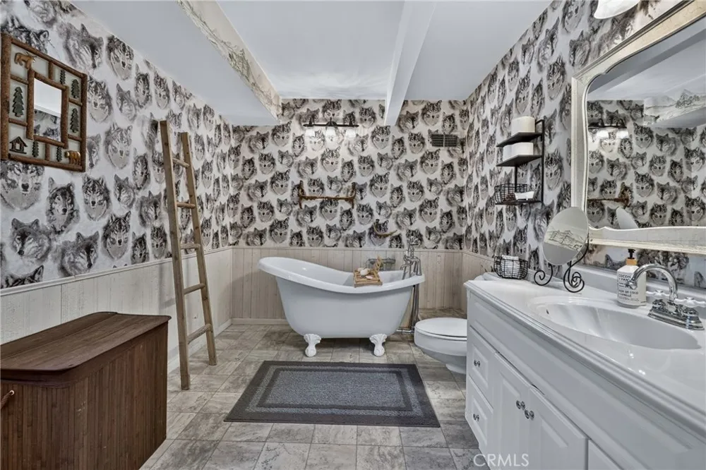 615 Grass Valley Rd Lake Arrowhead, CA 92352