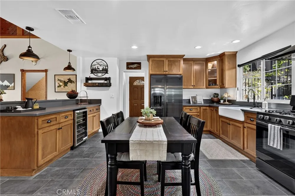 615 Grass Valley Rd Lake Arrowhead, CA 92352