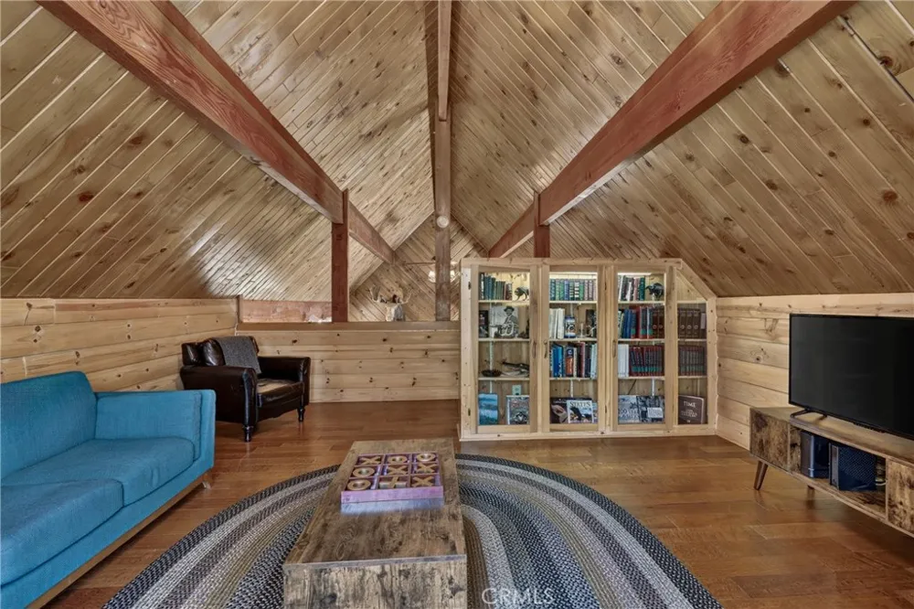 615 Grass Valley Rd Lake Arrowhead, CA 92352