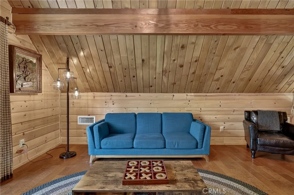 615 Grass Valley Rd Lake Arrowhead, CA 92352