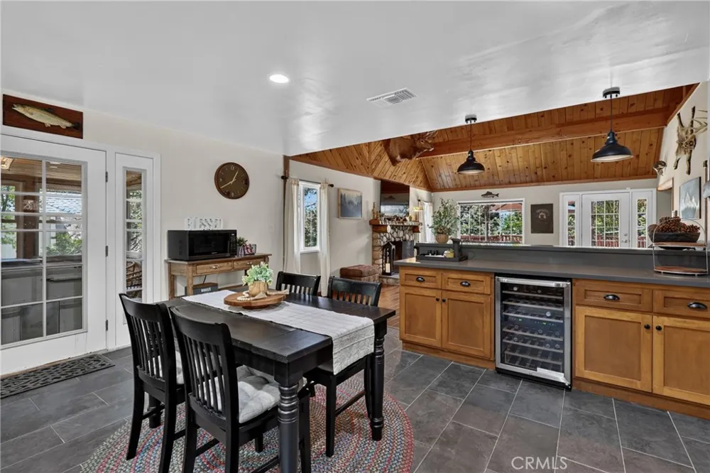 615 Grass Valley Rd Lake Arrowhead, CA 92352