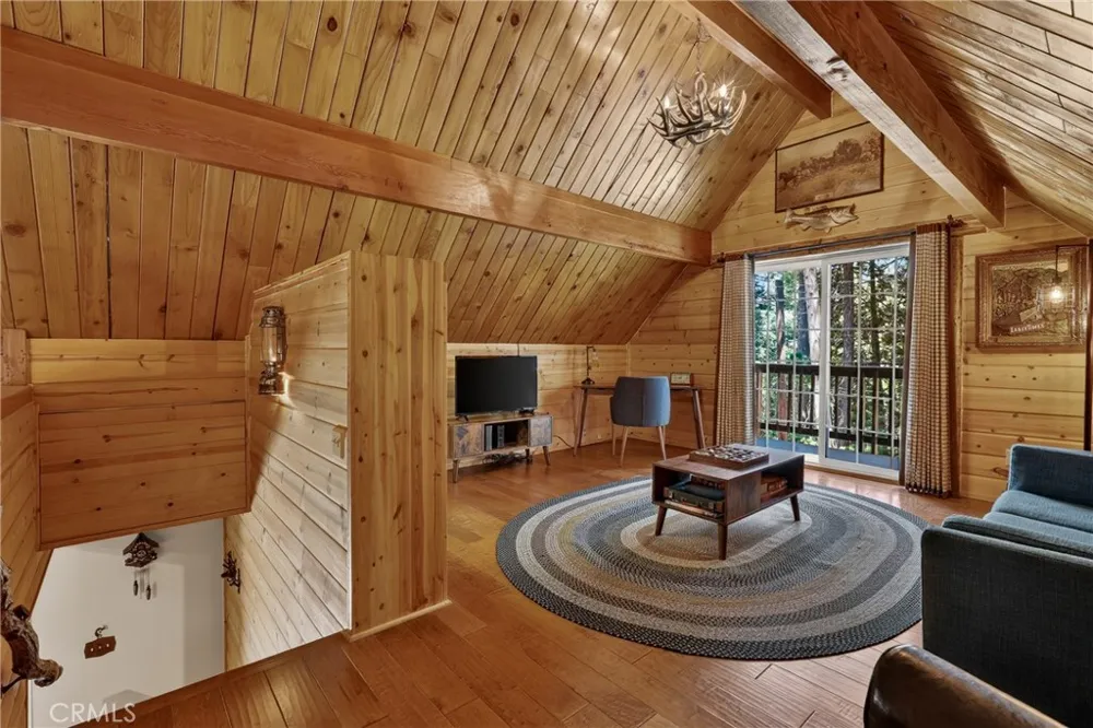 615 Grass Valley Rd Lake Arrowhead, CA 92352