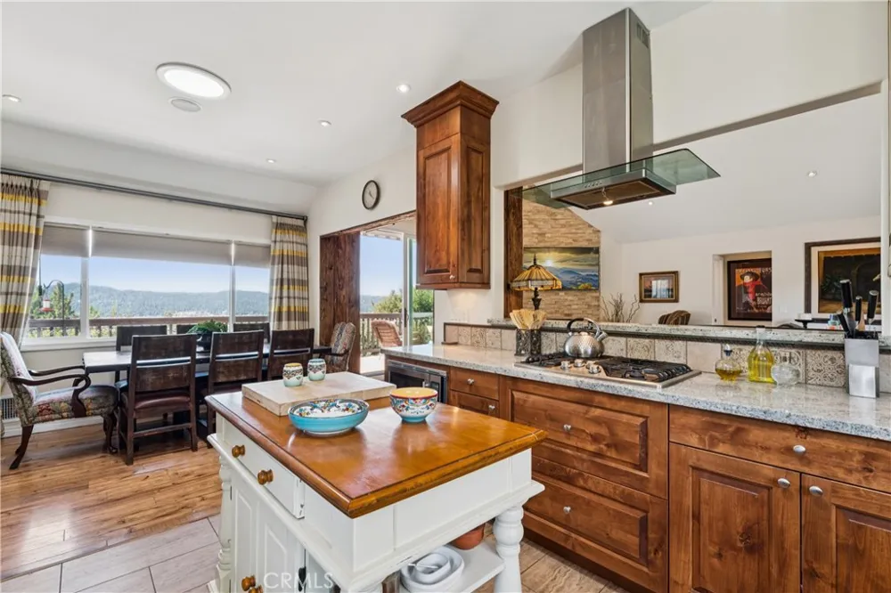 1298 Yellowstone Drive Lake Arrowhead, CA 92352