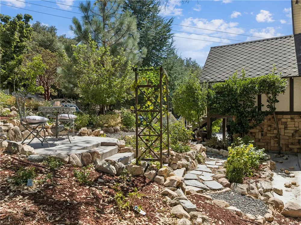 1298 Yellowstone Drive Lake Arrowhead, CA 92352