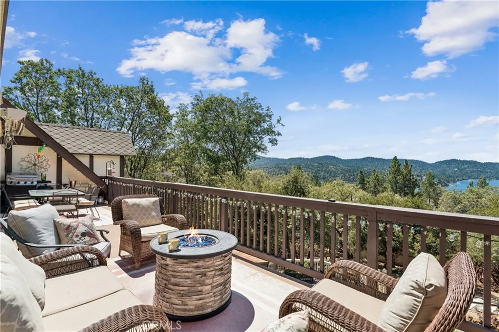 1298 Yellowstone Drive Lake Arrowhead, CA 92352