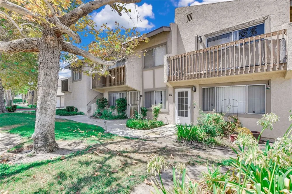 1251 S Meadow #127 Colton, CA 92324
