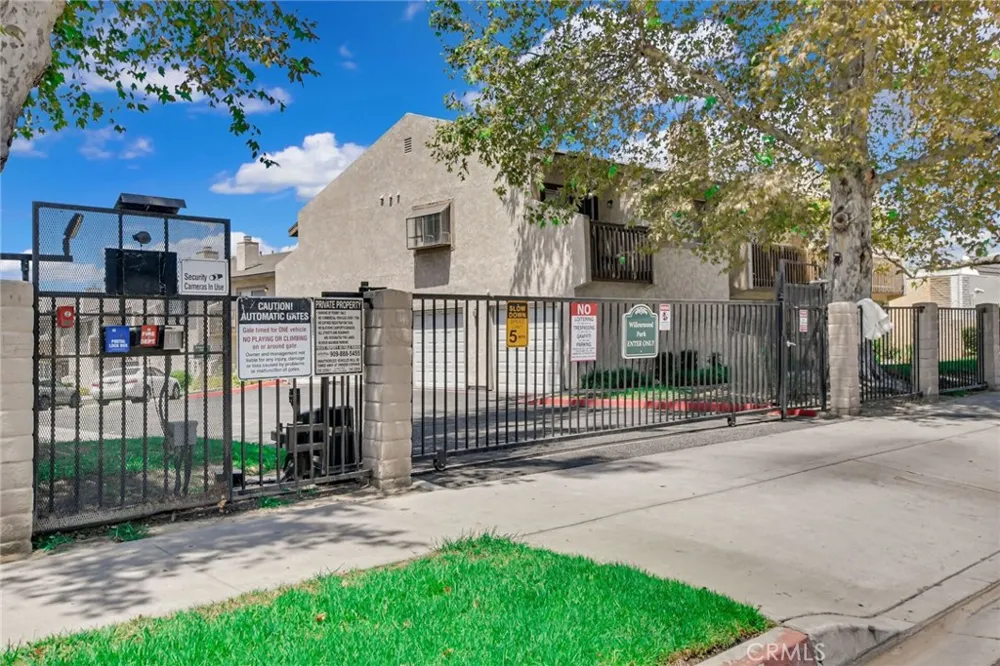 1251 S Meadow #127 Colton, CA 92324