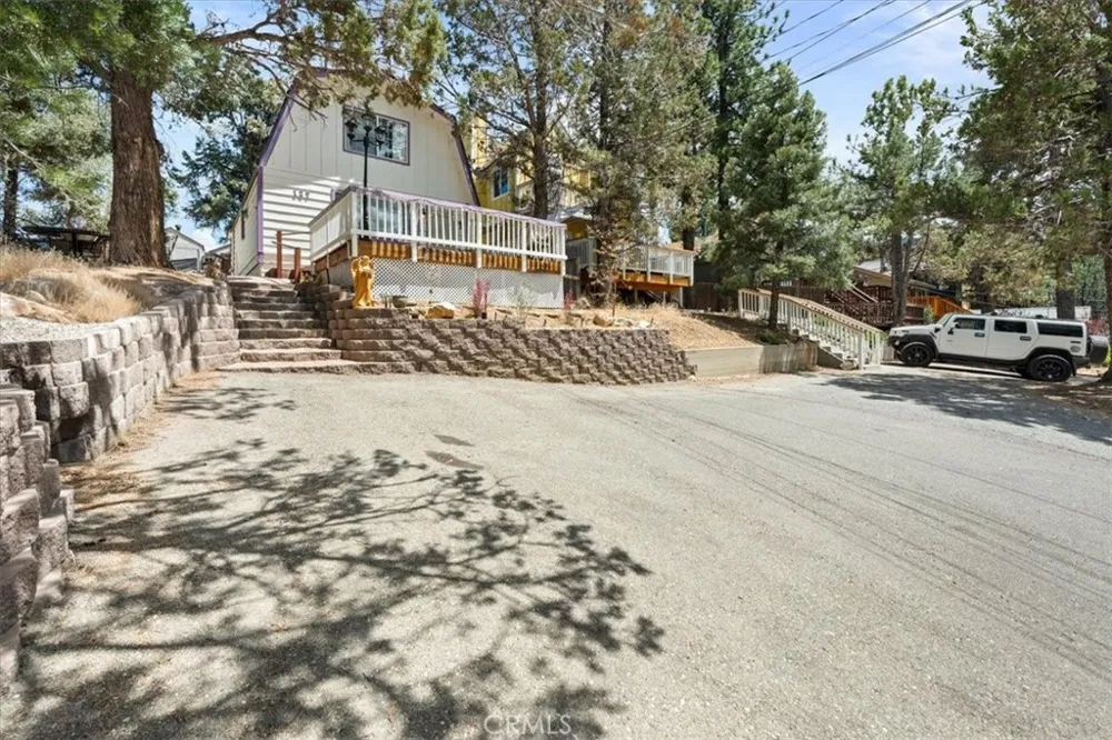 127 Vista Sugarloaf, CA 92386