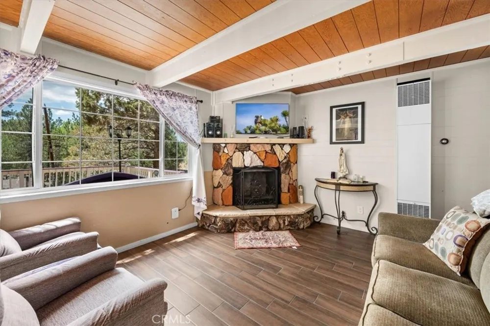 127 Vista Sugarloaf, CA 92386