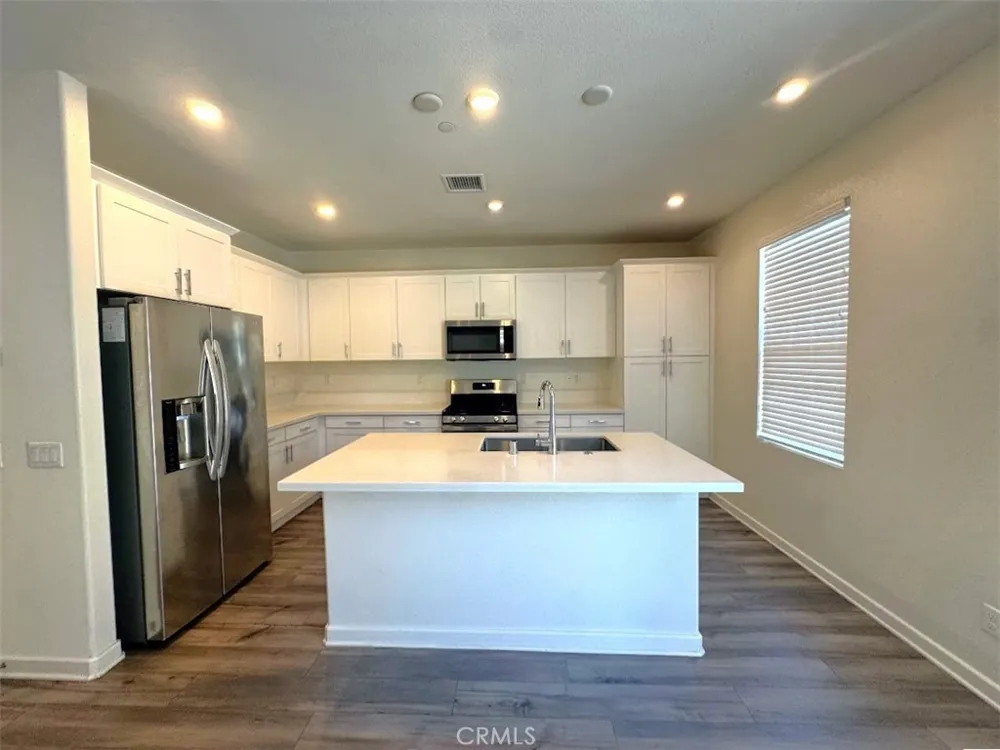 1014 W Buttercup Rialto, CA 92376