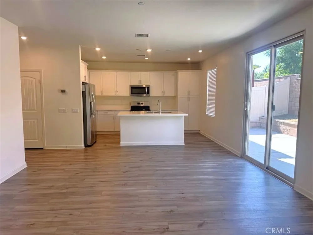 1014 W Buttercup Rialto, CA 92376