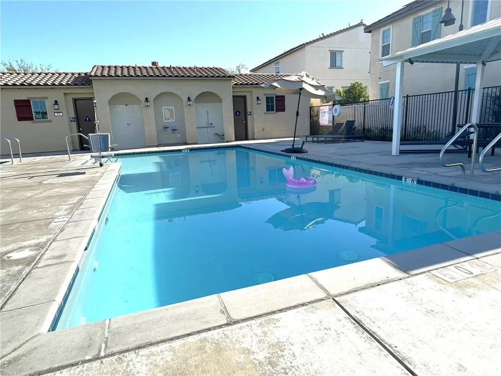 1014 W Buttercup Rialto, CA 92376