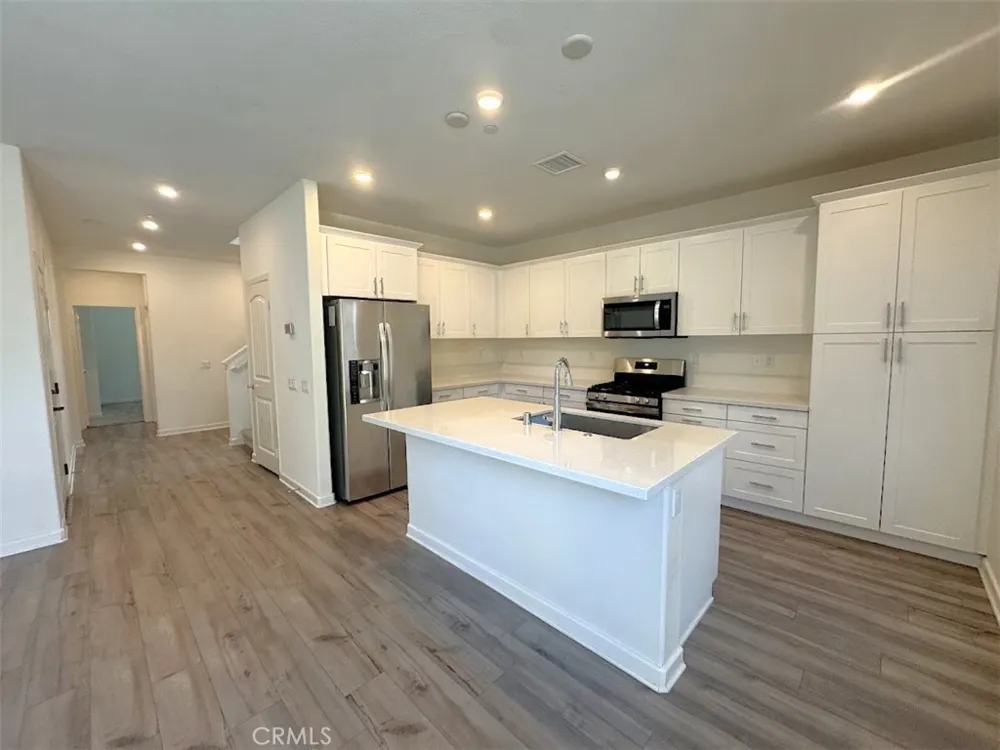 1014 W Buttercup Rialto, CA 92376