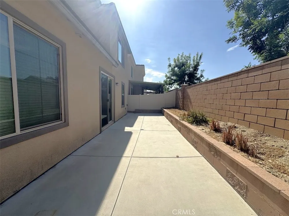1014 W Buttercup Rialto, CA 92376