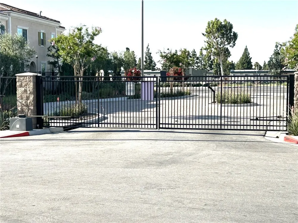 1014 W Buttercup Rialto, CA 92376