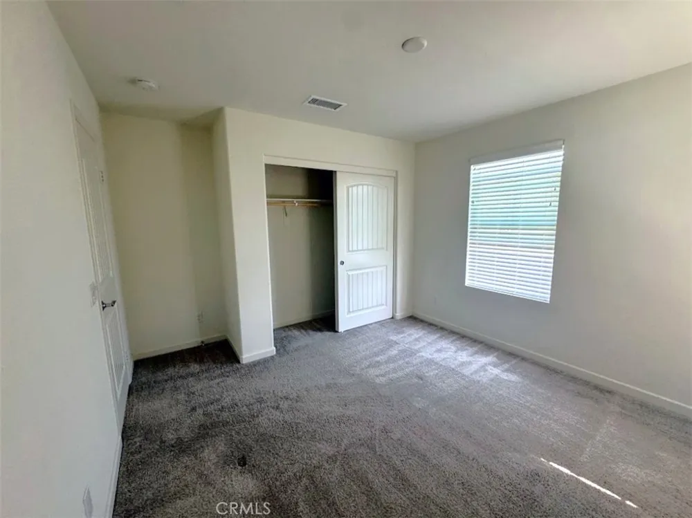 1014 W Buttercup Rialto, CA 92376