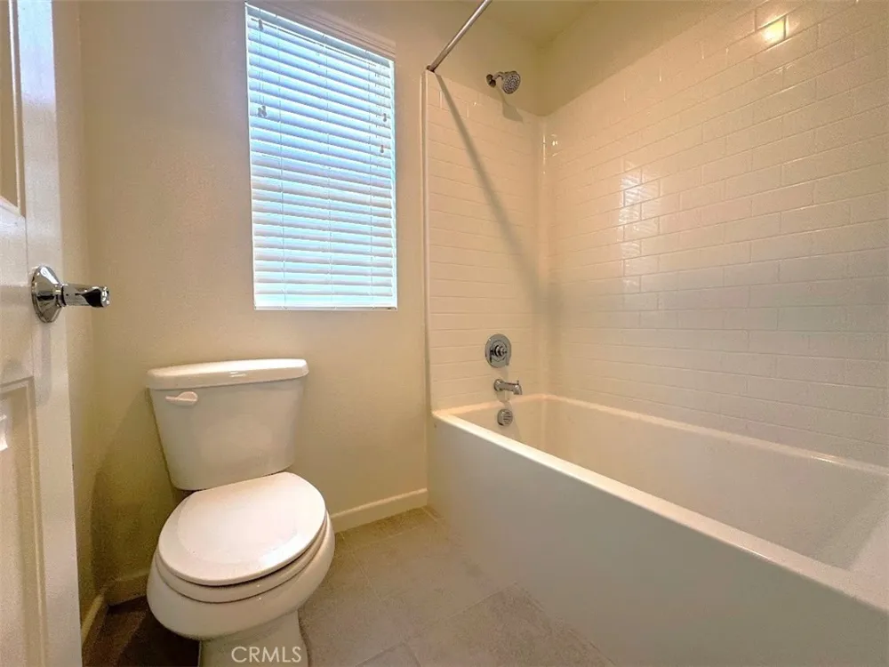 1014 W Buttercup Rialto, CA 92376