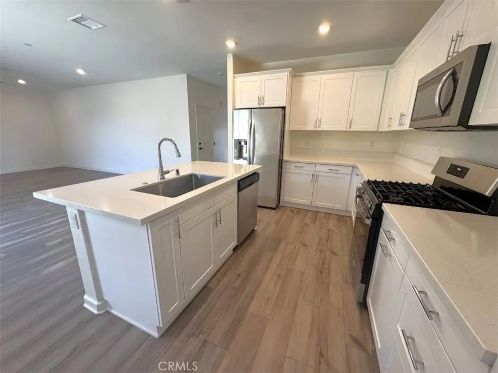 1014 W Buttercup Rialto, CA 92376