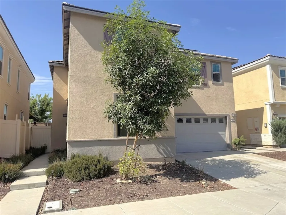 1014 W Buttercup Rialto, CA 92376
