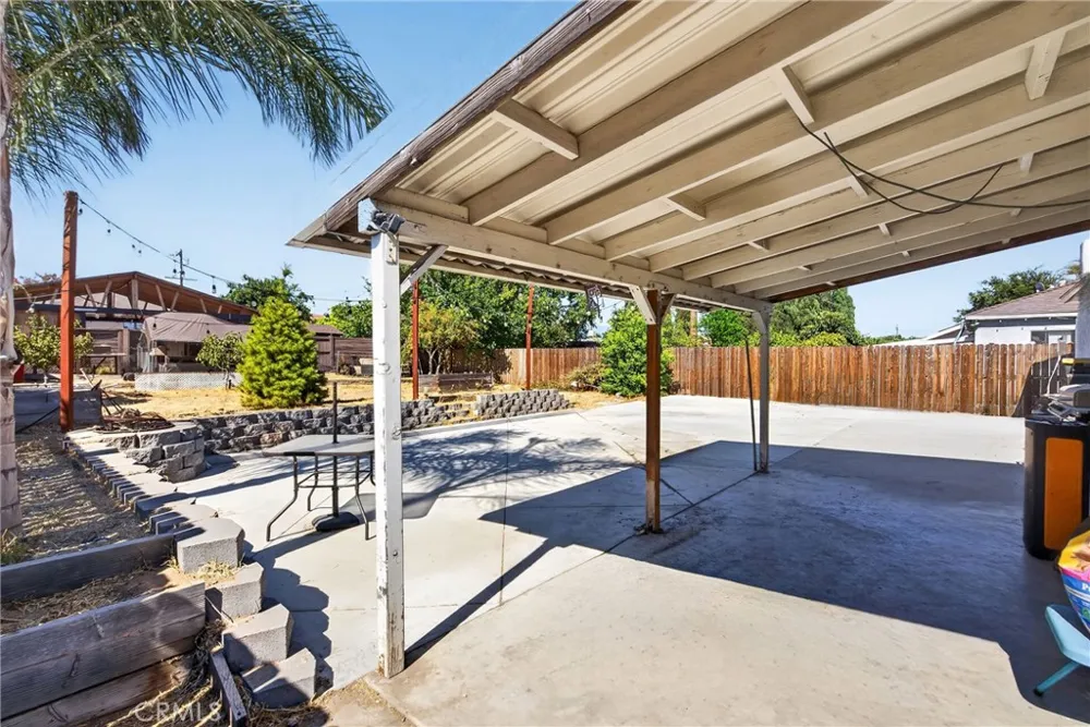 424 E 3rd Rialto, CA 92376