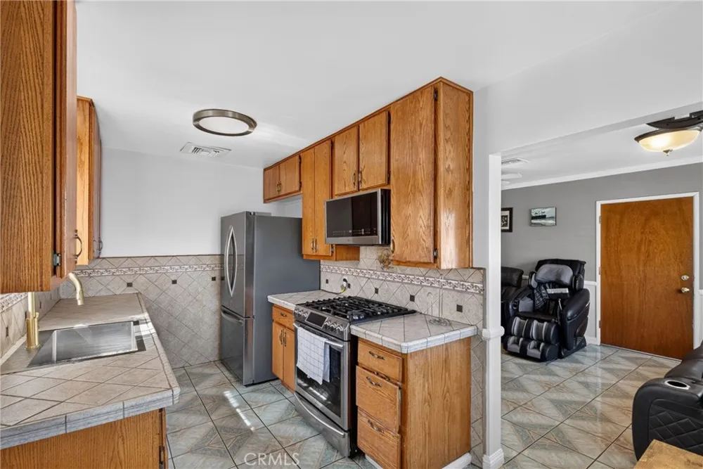 424 E 3rd Rialto, CA 92376