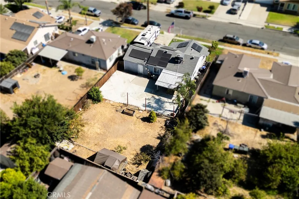 424 E 3rd Rialto, CA 92376