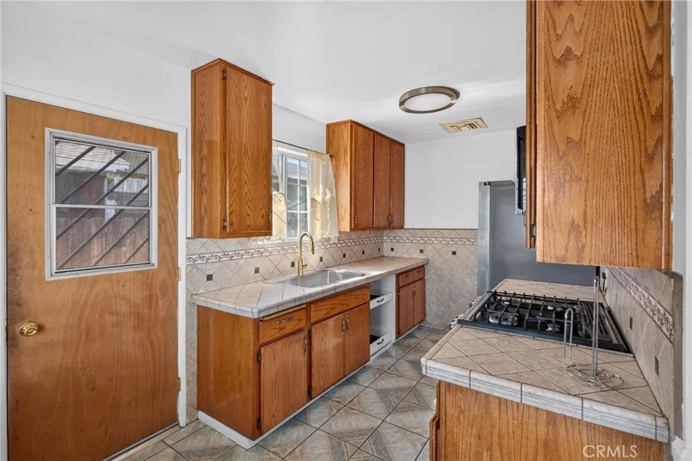 424 E 3rd Rialto, CA 92376