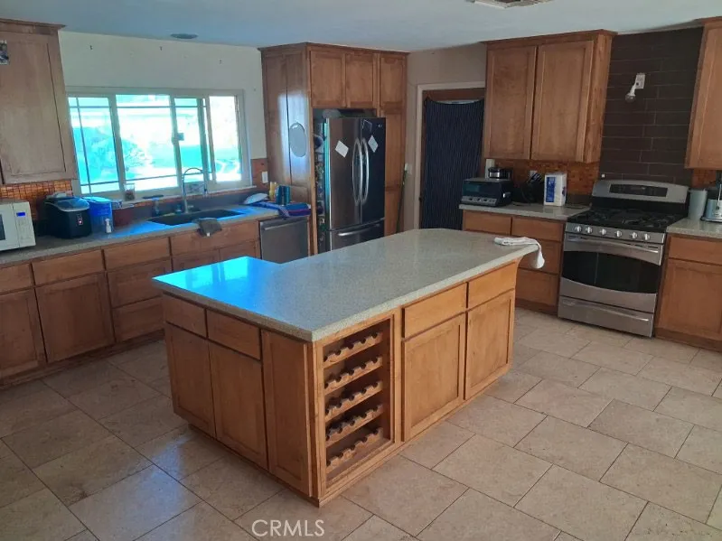 611 Iris Redlands, CA 92373