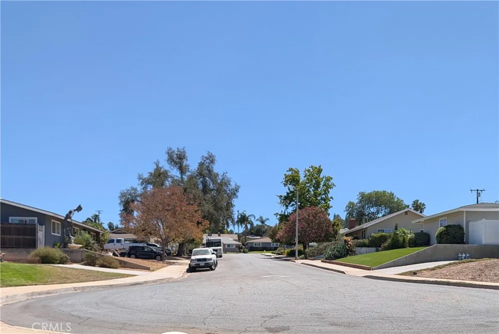 611 Iris Redlands, CA 92373