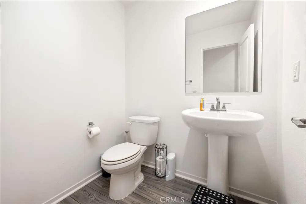 15977 Main Chino, CA 91708