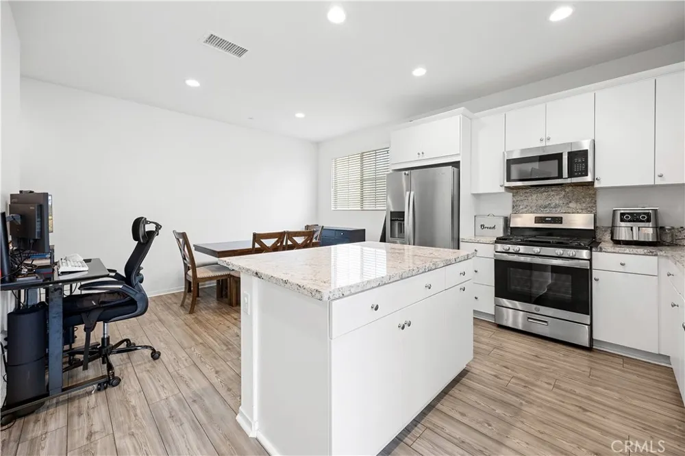 15977 Main Chino, CA 91708