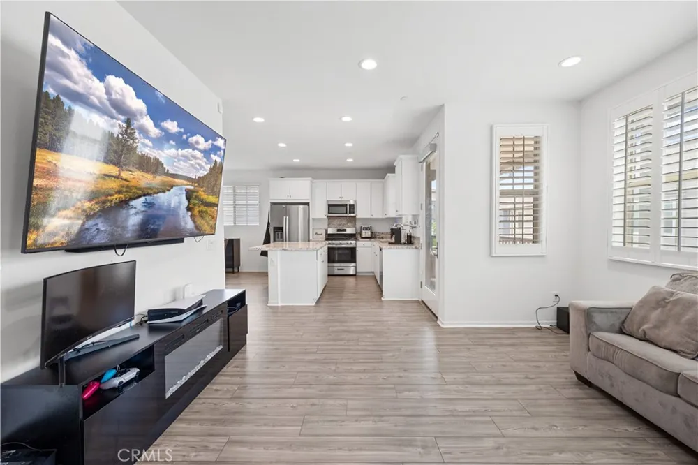 15977 Main Chino, CA 91708