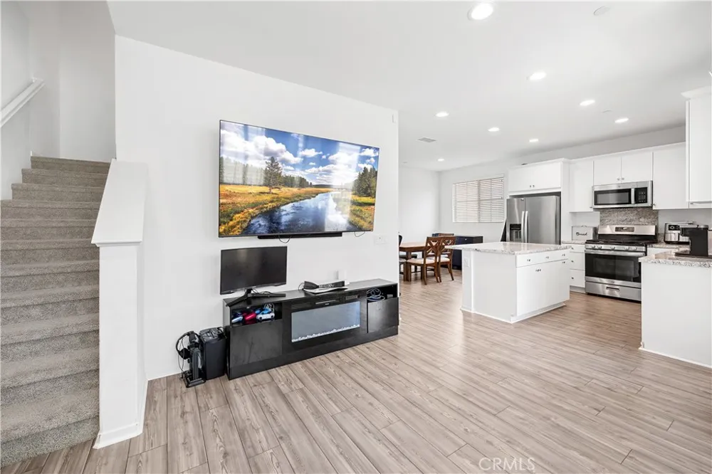15977 Main Chino, CA 91708