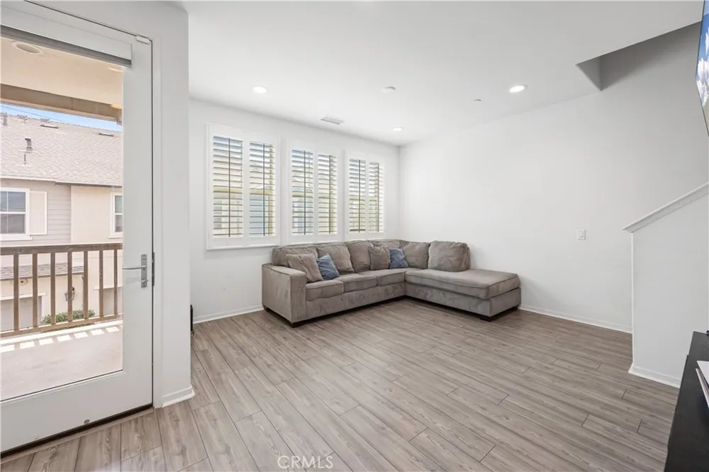 15977 Main Chino, CA 91708