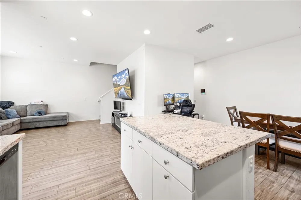 15977 Main Chino, CA 91708
