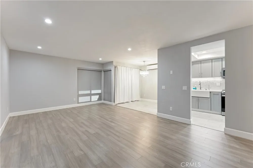 127 W Glaucus Street #B Encinitas, CA 92024