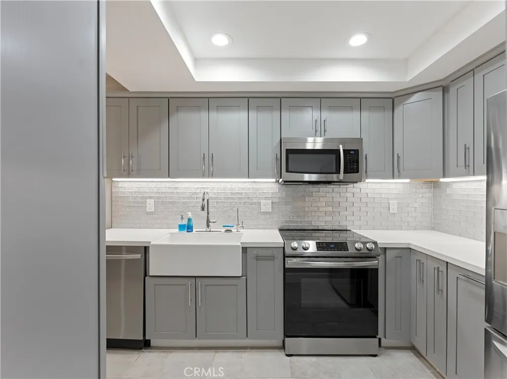127 W Glaucus Street #B Encinitas, CA 92024