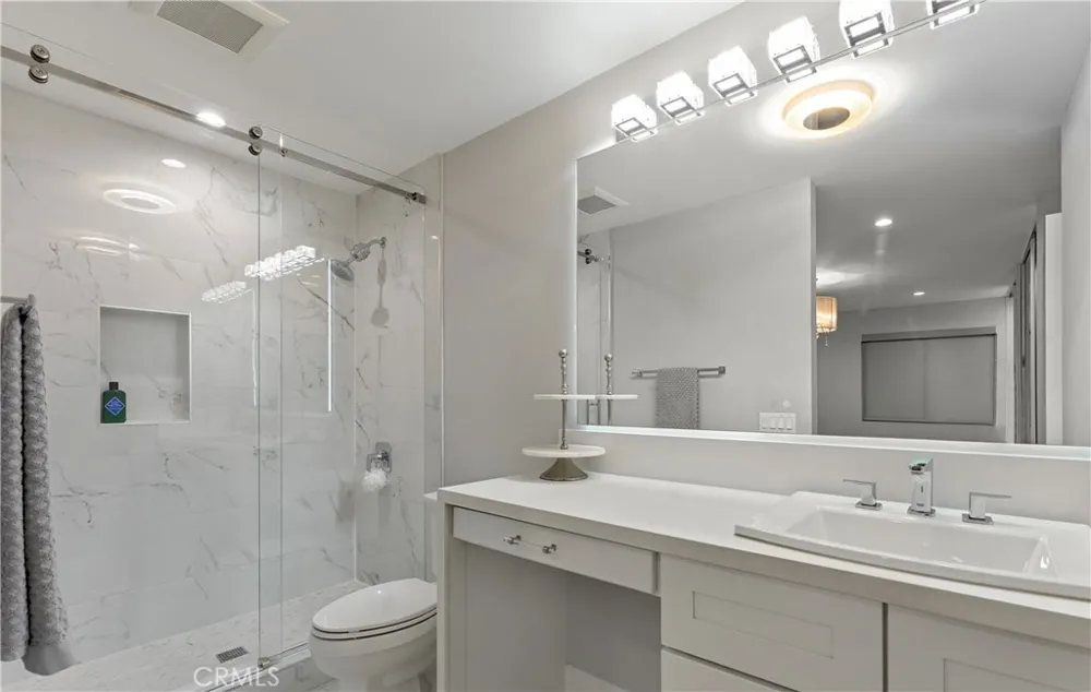 127 W Glaucus Street #B Encinitas, CA 92024