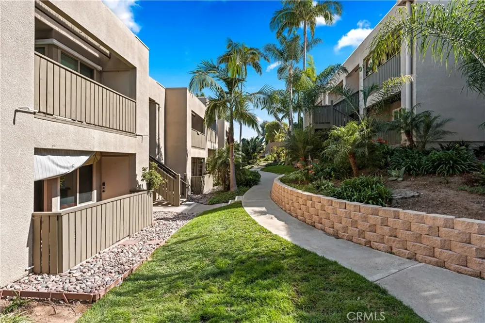 127 W Glaucus Street #B Encinitas, CA 92024
