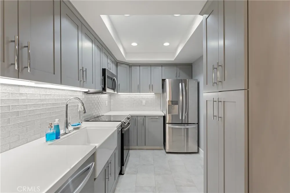 127 W Glaucus Street #B Encinitas, CA 92024
