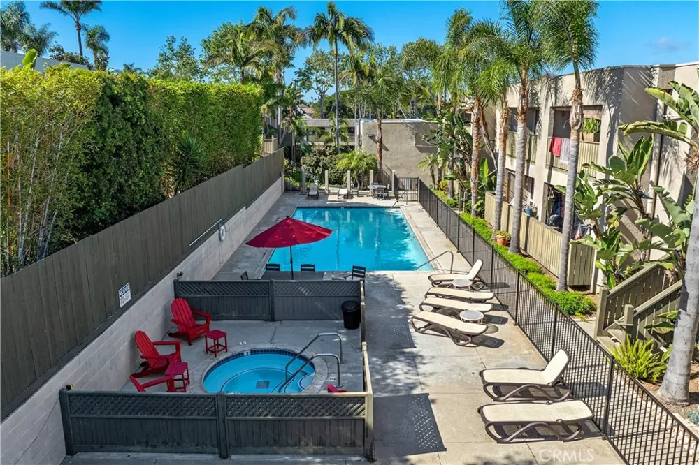 127 W Glaucus Street #B Encinitas, CA 92024