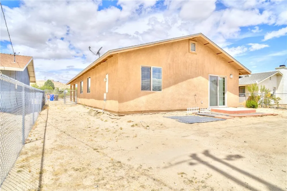 6627 Smoketree 29 Palms, CA 92277