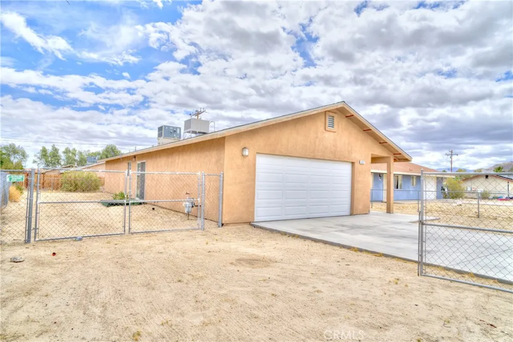 6627 Smoketree 29 Palms, CA 92277