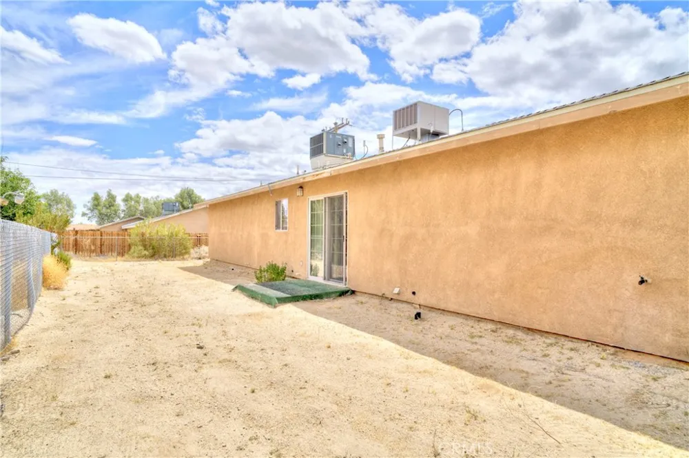 6627 Smoketree 29 Palms, CA 92277