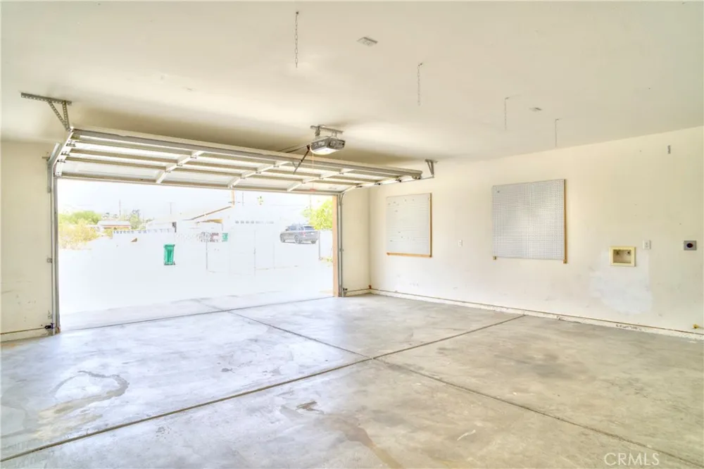 6627 Smoketree 29 Palms, CA 92277