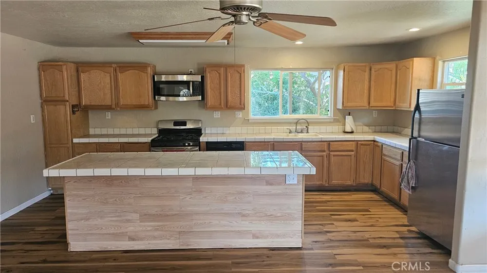 2240 Spring Valley Road Clearlake Oaks, CA 95423