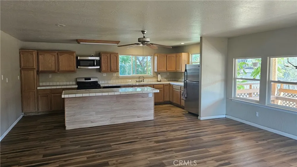 2240 Spring Valley Road Clearlake Oaks, CA 95423