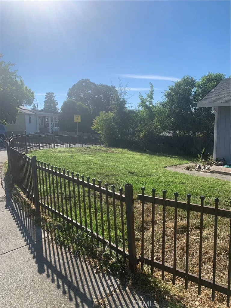 311 Hillcrest Lakeport, CA 95453